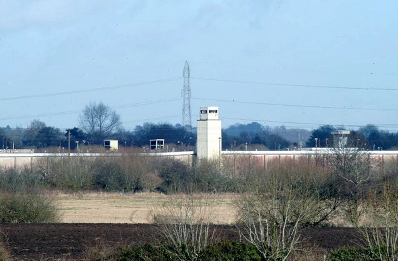 Массовый побег из тюрьмы Мэйз в Северной Ирландии. Вид на одну из башен тюрьмы Мэйз, фотографий заключенных нет. Источник изображения: wikipedia.org. Фото.