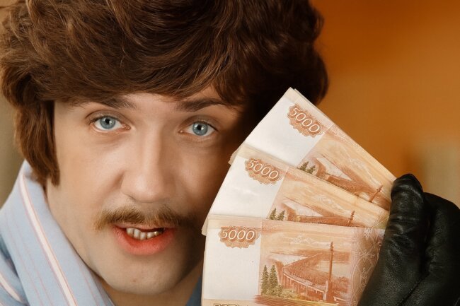 Сколько рублей нужно зарабатывать, чтобы считать себя богатым? Фото.