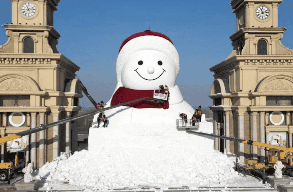 Рано или поздно эта монструозная милота растает, но его строят снова каждый год. Изображение: newatlas. Фото.