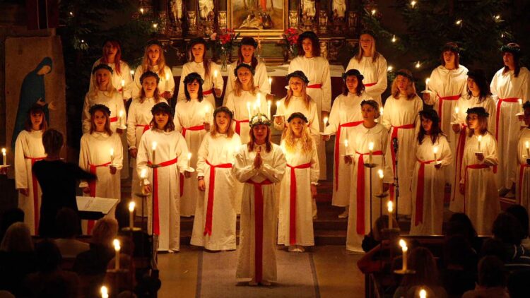 Как отмечают зимнее солнцестояние в разных странах и культурах. День Святой Люсии в Скандинавии и Италии. Источник изображения: starwalk.space. Как отмечают зимнее солнцестояние в разных странах и культурах. День Святой Люсии в Скандинавии и Италии. Источник изображения: starwalk.space. Фото.