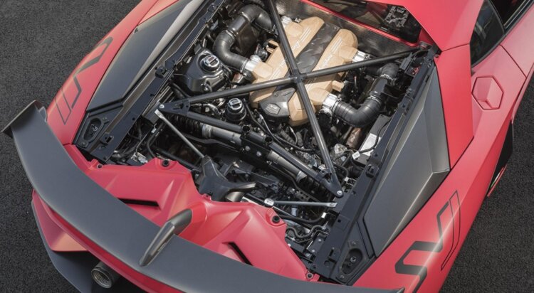 Почему у спортивных автомобилей мотор сзади. У спортивных автомобилей двигатель зачастую тоже установлен сзади. Источник фотографии: karar.com. Почему у спортивных автомобилей мотор сзади. У спортивных автомобилей двигатель зачастую тоже установлен сзади. Источник фотографии: karar.com. Фото.