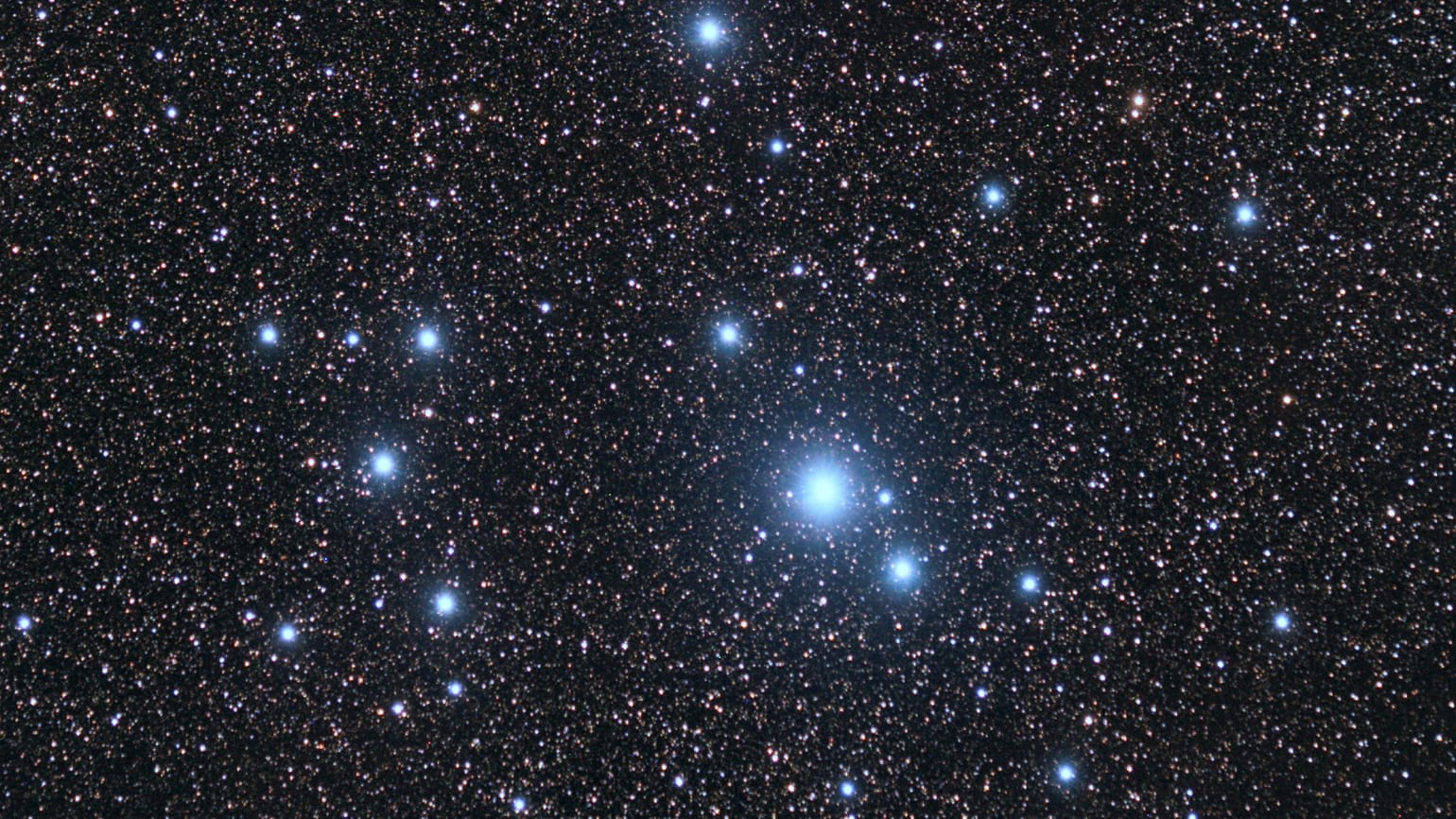 Звёздное скопление Южные Плеяды на 70% тусклее своего северного аналога, но его все равно можно увидеть невооруженным глазом. Источник изображения: starwalk.space. Фото.