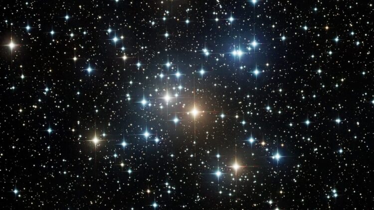 Малый Улей (M41, NGC 2287, Cr 118, Mel 52). Скопление Малый Улей находится рядом с Сириусом, самой яркой звездой ночного неба. Источник изображения: starwalk.space. Фото.