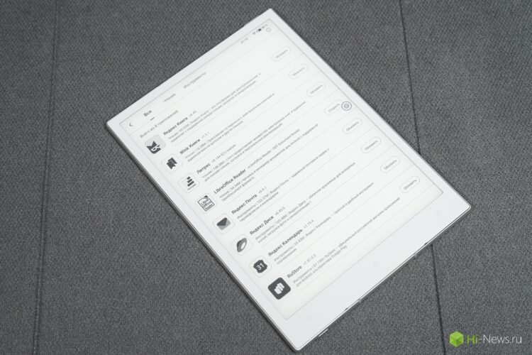 E-Ink планшет с качественным экраном. Экран почти под любым углом выглядит хорошо. Фото.