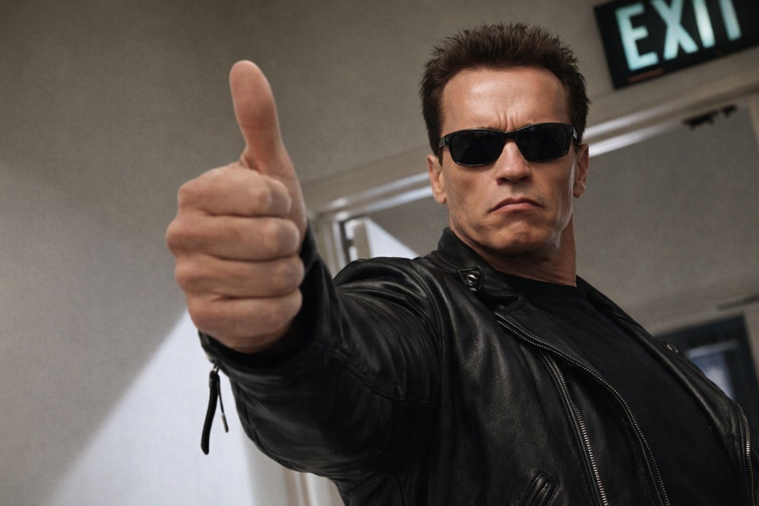 Почему у большого пальца только две фаланги?