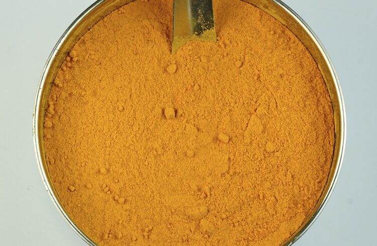 Как подделывают куркуму. Порошок из натуральной куркумы. Источник изображения: wikimedia.org. Фото.