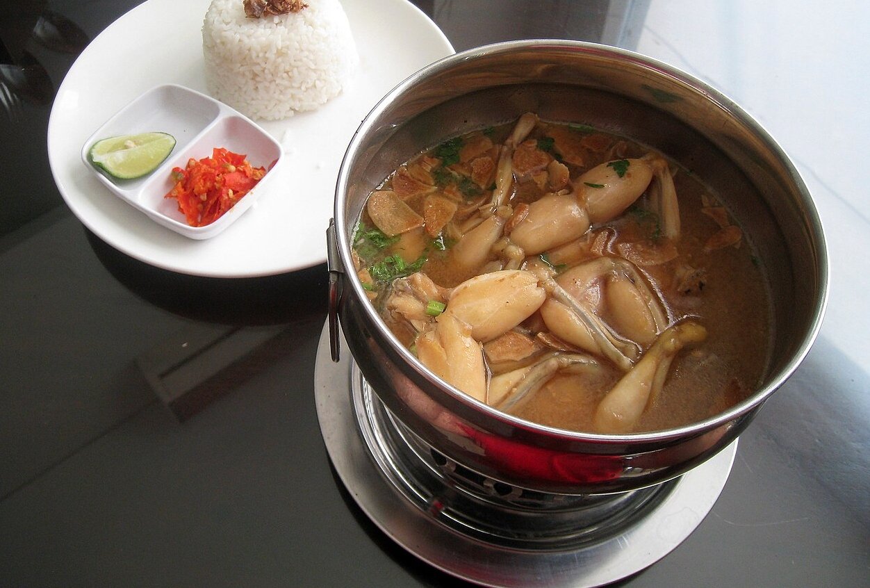 Почему во Франции едят лягушек?