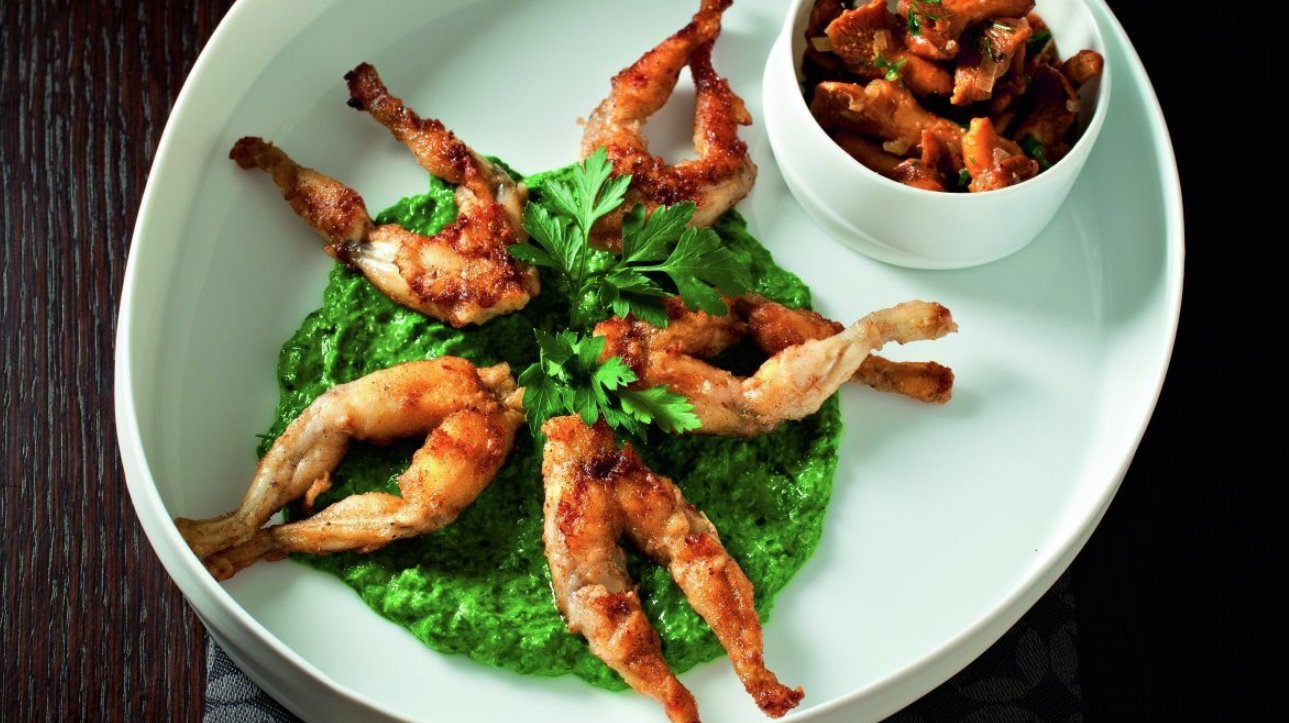 Как во Франции начали есть лягушек. У лягушек едят лапки, потому что мясо содержится только в них. Фото.