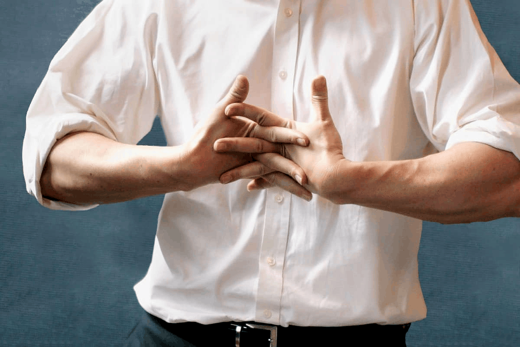 Хрустят суставы? Опасно ли это и почему не получается хрустнуть ещё раз