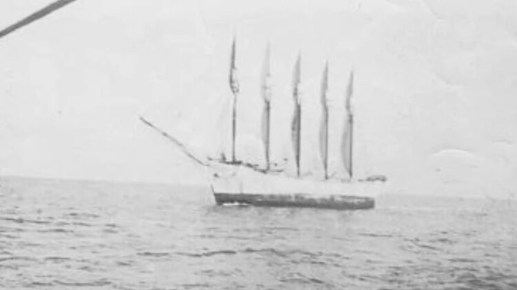 Кэрролл А. Диринг (Carroll A. Deering). Пятимачтовая торговая шхуна «Кэрролл А. Диринг». Источник изображения: slashgear.com. Фото.