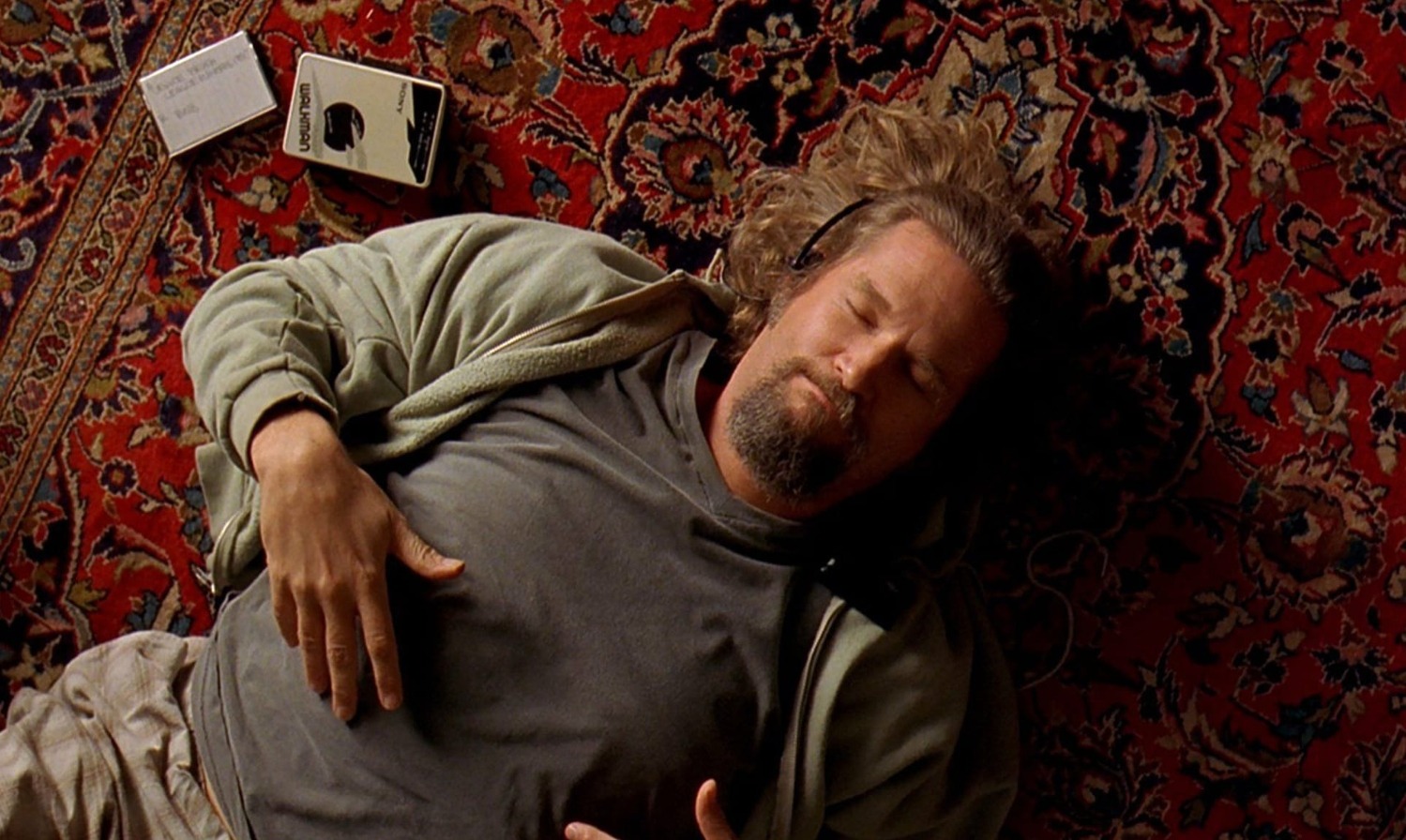 Перестаньте жить в режиме «когда-нибудь». Те, кто ежедневно отмечает три положительных события дня, через месяц начинают замечать радость в обычных вещах. Кадр из фильма «Большой Лебовски». Фото.