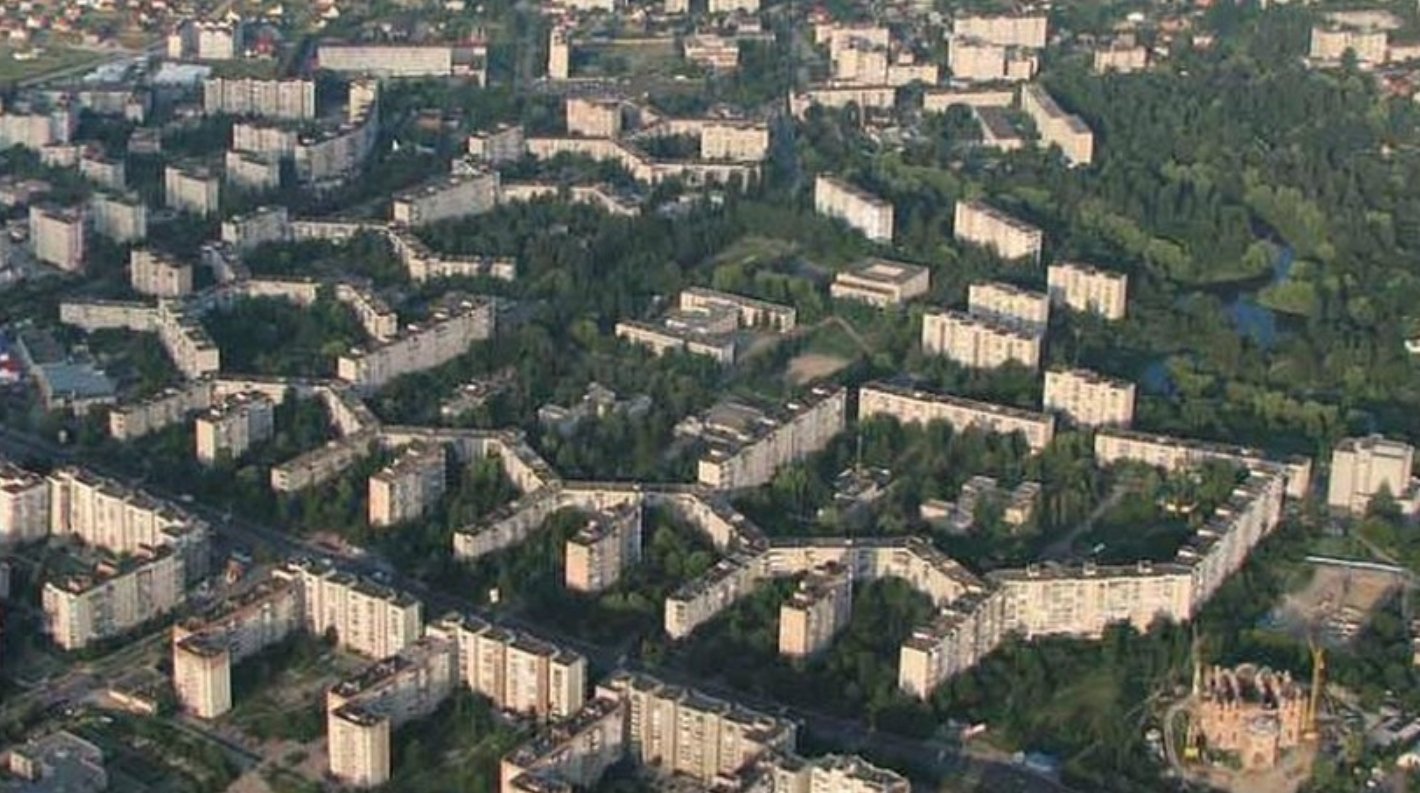 Длиннейший дом в Луцке с высоты птичьего полета. Источник изображения: odditycentral.com. Фото.