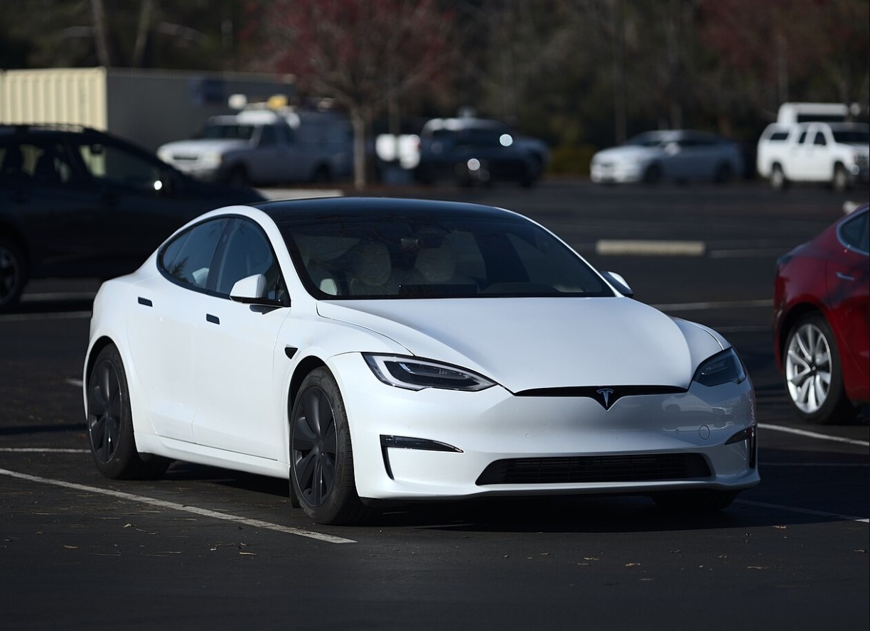 Tesla закрывает производство Model S и Model X. Tesla Model S был выпущен в 2012 году. Источник изображения: wikipedia.org. Tesla закрывает производство Model S и Model X. Tesla Model S был выпущен в 2012 году. Источник изображения: wikipedia.org. Фото.