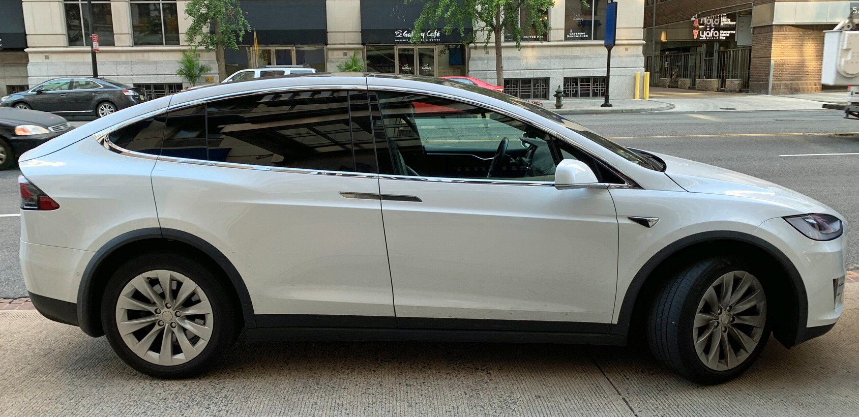 Tesla закрывает производство Model S и Model X. Tesla Model X вышел в продажу в 2015 году. Источник изображения: wikipedia.org. Tesla закрывает производство Model S и Model X. Tesla Model X вышел в продажу в 2015 году. Источник изображения: wikipedia.org. Фото.