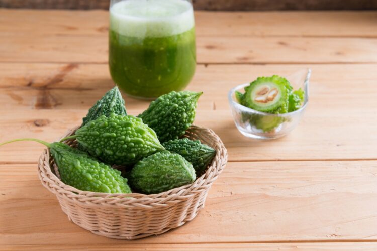 Продукты для похудения перед сном: что действительно работает. Момордика (горькая дыня) — экзотическое вьющееся растение из семейства тыквенных. Родом из Азии и тропиков. Источник изображения: antproject2024.blogspot.com. Фото.