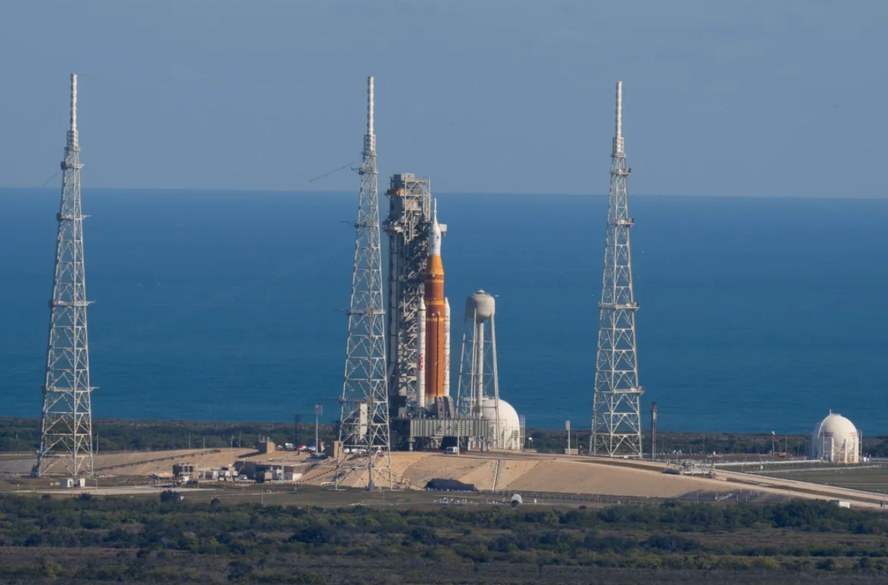 Испытания космического корабля «Орион». Ракета Space Launch System (SLS). Источник изображения: iflscience.com. Фото.