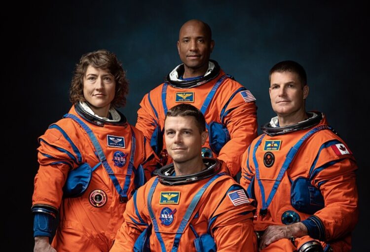 Кто полетит на Луну в 2026 году. Экипаж «Артемиды-2». Источник изображения: wikimedia.org. Кто полетит на Луну в 2026 году. Экипаж «Артемиды-2». Источник изображения: wikimedia.org. Фото.