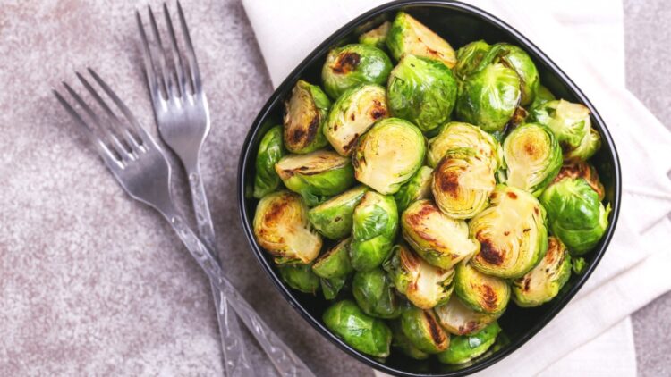 Брюссельская капуста — против закупорки артерий. Брюссельская капуста и овощи семейства крестоцветных помогают предотвратить закупорку артерий, которая является основной причиной сердечных приступов и инсультов. Источник изображения: vkusotii.dir.bg. Фото.