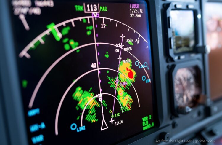 Бортовой радар и система обхода гроз. Радар погоды в самолете. Источник изображения: infiniteflight.com. Фото.