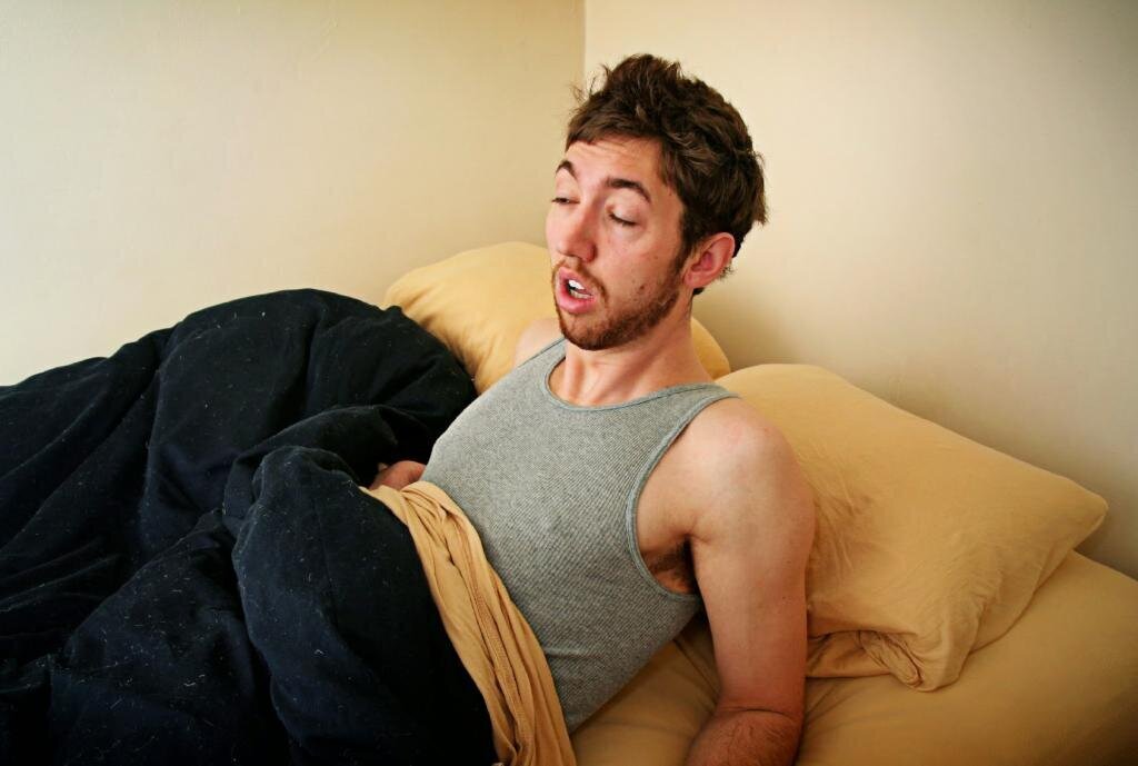 Состояние «туплю и хочу обратно спать» после сна — это классическая сонная инерция, она может длиться от минут до часов. Источник изображения: 9111.ru. Фото.