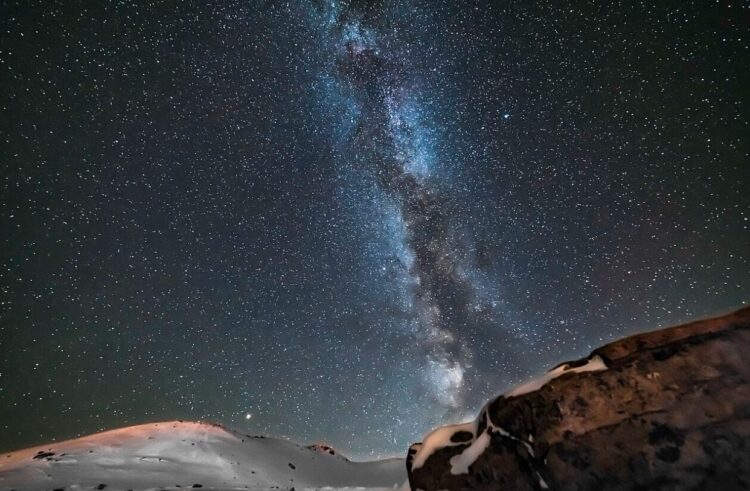 Размеры Млечного Пути сложно осознать. Часть Млечного пути, которая видна с Земли. Источник изображения: wikipedia.org. Фото.