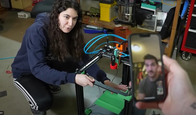 Принтер для татуировок. Эмили Ярид из канала Emily The Engineer. Фото.