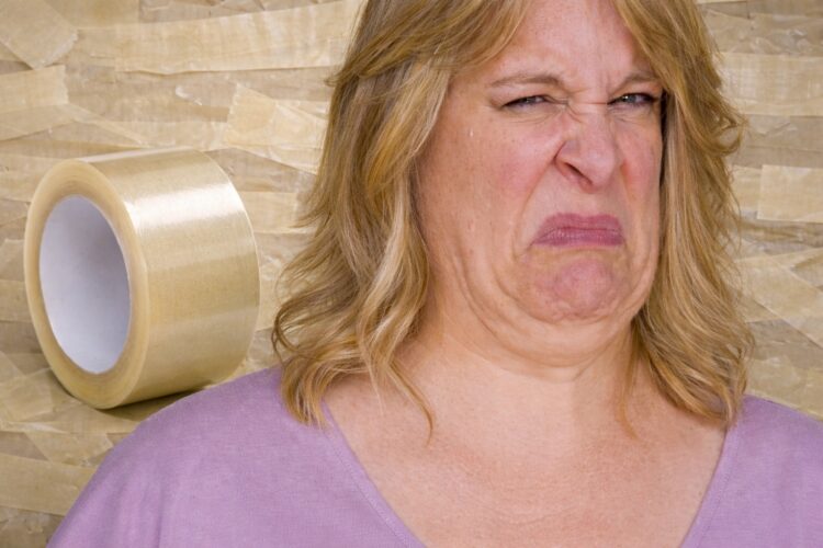 Почему скотч так противно скрипит при отклеивании: ученые нашли объяснение. Ученые объяснили, почему скотч издает такой неприятный звук. Фото.