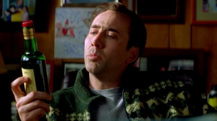 Как убедиться во вреде алкоголя. Почитав страшилки про алкоголь, люди сами начинают меньше пить. Кадр из фильма «Семьянин». Фото.