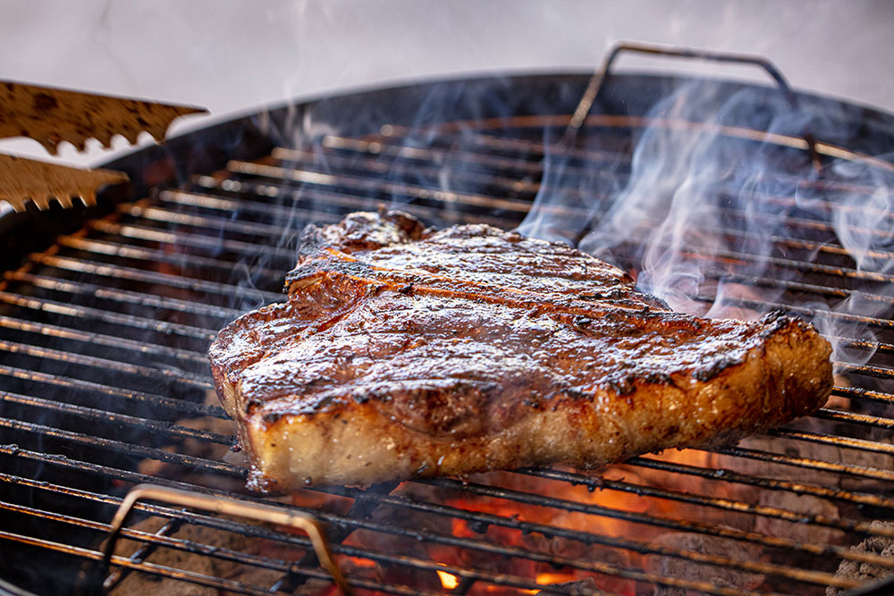 Why fried food smells stronger than boiled food and what's behind it. Have you noticed this in the kitchen: why does fried food smell stronger than boiled? Source: bearlakebeef.com. Photo.