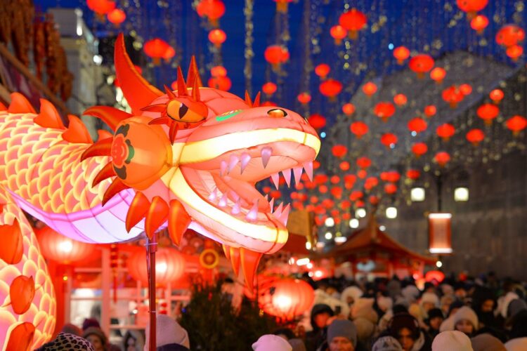 Почему Китайский Новый год меняет дату каждый год: как работает лунный календарь. Почему Китайский Новый год каждый раз в другую дату? Ответ скрыт в Луне и Солнце. Источник изображения: mos.ru. Фото.