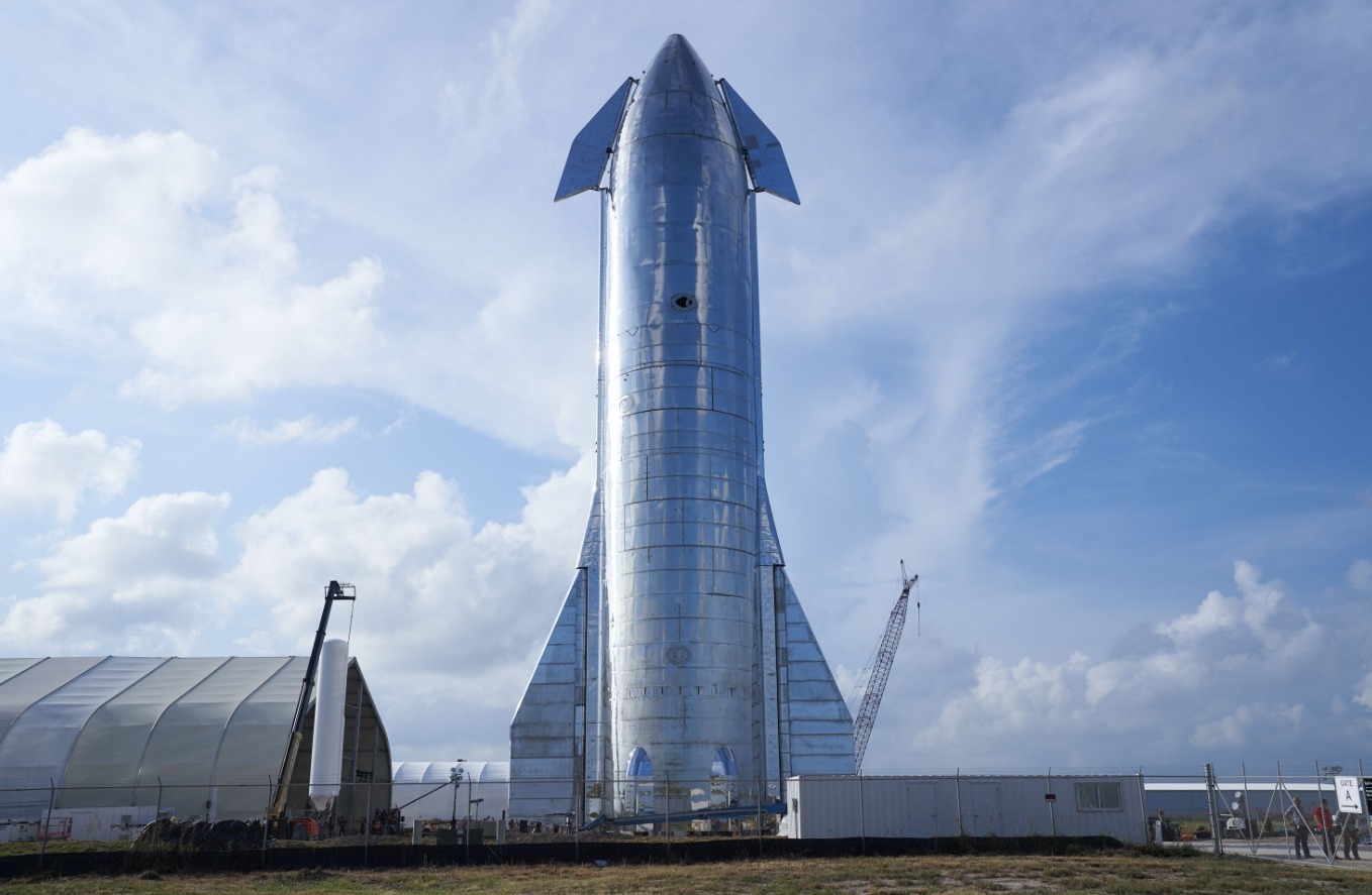 Для полета на Луну будет использоваться ракета SpaceX Starship. Источник изображения: Live Science. Фото.