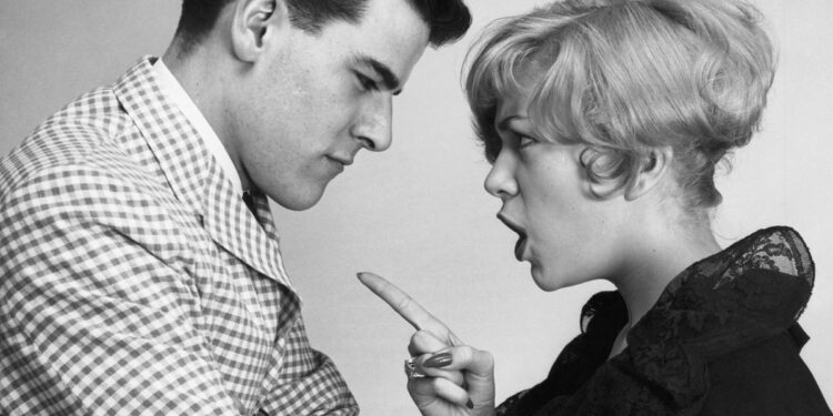 Как понять, что любовь ушла из отношений: 5 главных признаков. Самые главные признаки ушедшей любви в отношениях — и они не про ссоры. Источник изображения: dzen.ru. Фото.