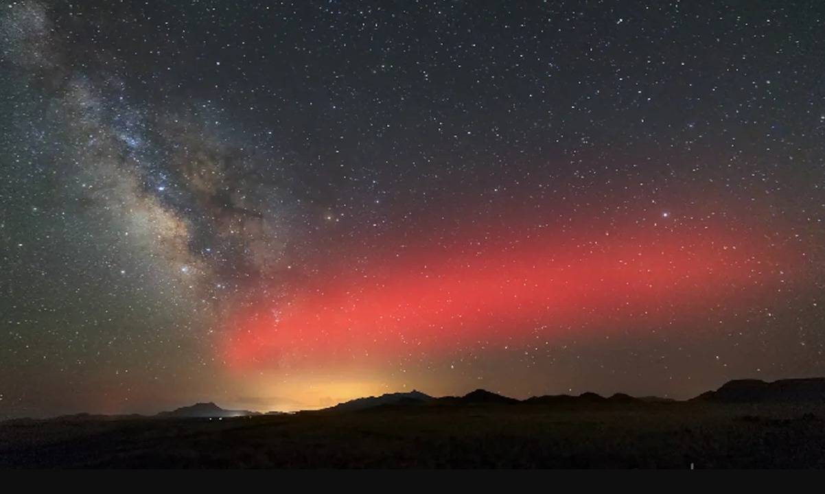 Как запуски Falcon 9 создают «искусственные полярные сияния». Красное сияние после запуска ракеты Falcon 9. Источник изображения: yahoo.com. Фото.