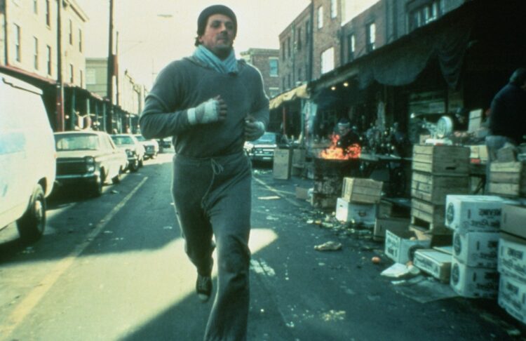 Добавьте движение, но без насилия. Любое движение улучшает настроение. Кадр из фильма «Рокки». Фото.