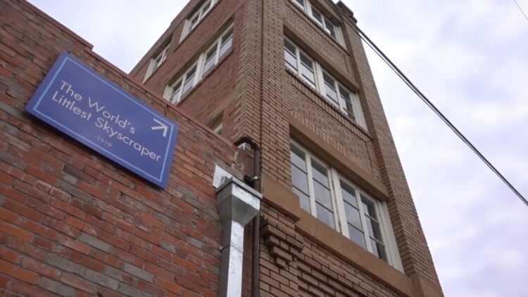 Что было внутри самого маленького небоскреба. Сегодня здание Ньюби-Макмаона стало достопримечательностью города Уичито-Фолс. Источник изображения: taler-travel.ru. Что было внутри самого маленького небоскреба. Сегодня здание Ньюби-Макмаона стало достопримечательностью города Уичито-Фолс. Источник изображения: taler-travel.ru. Фото.