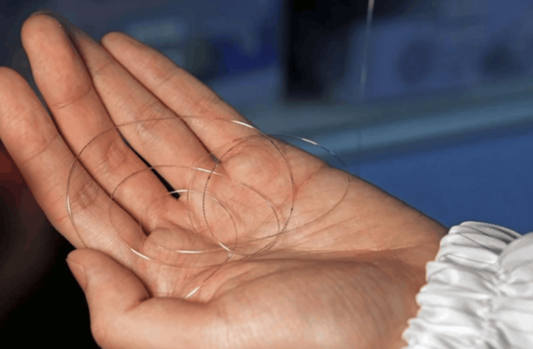 Медицинское применение гибких чипов. Одна такая нить может быть сопоставима по производительности со стационарным ПК. Изображение: NewAtlas. Медицинское применение гибких чипов. Одна такая нить может быть сопоставима по производительности со стационарным ПК. Изображение: NewAtlas. Фото.