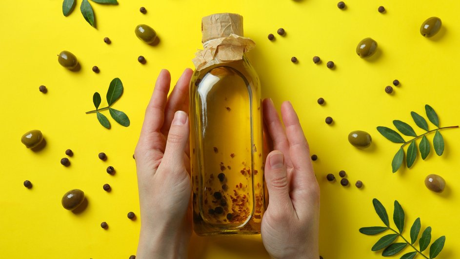 How Gut Microbiota Affects Memory and Brain Aging. Over 2 years, the study showed: regular consumption of extra virgin olive oil improves/preserves cognitive brain functions. Image source: lady.mail.ru. Photo.