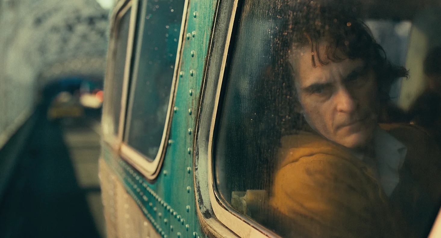 У мужчин после 40 лет начинает постепенно снижаться уровень тестостерона, что влияет на энергию, настроение и мышечный тонус. Кадр из фильма «Джокер». Фото.