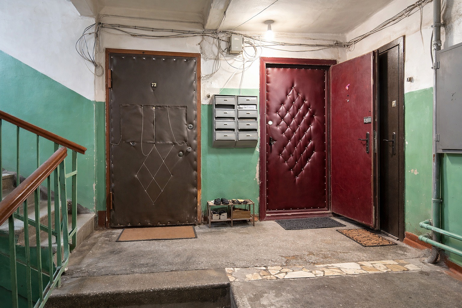 Почему входные двери в СССР обивали дерматином