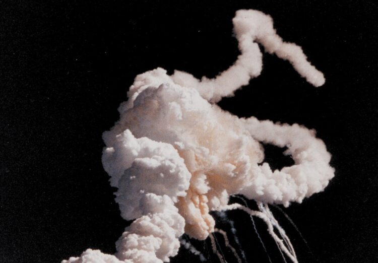 Почему NASA присвоило инциденту категорию катастрофы. Взрыв «Челленджера» в 1986 году. Источник изображения: wikimedia.org. Почему NASA присвоило инциденту категорию катастрофы. Взрыв «Челленджера» в 1986 году. Источник изображения: wikimedia.org. Фото.