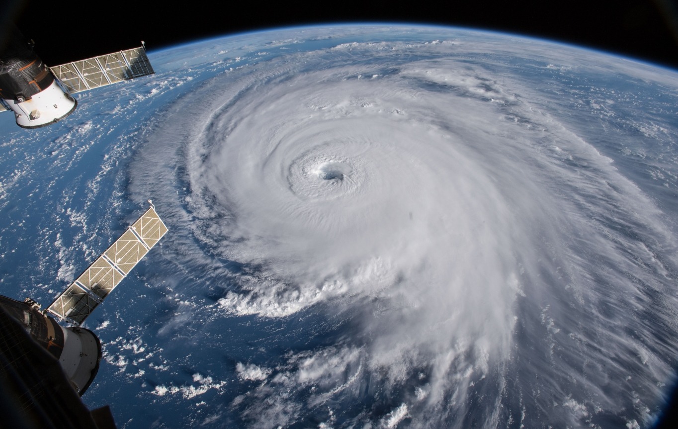 Вид на ураган из космоса. Источник изображения: wikimedia.org. Фото.