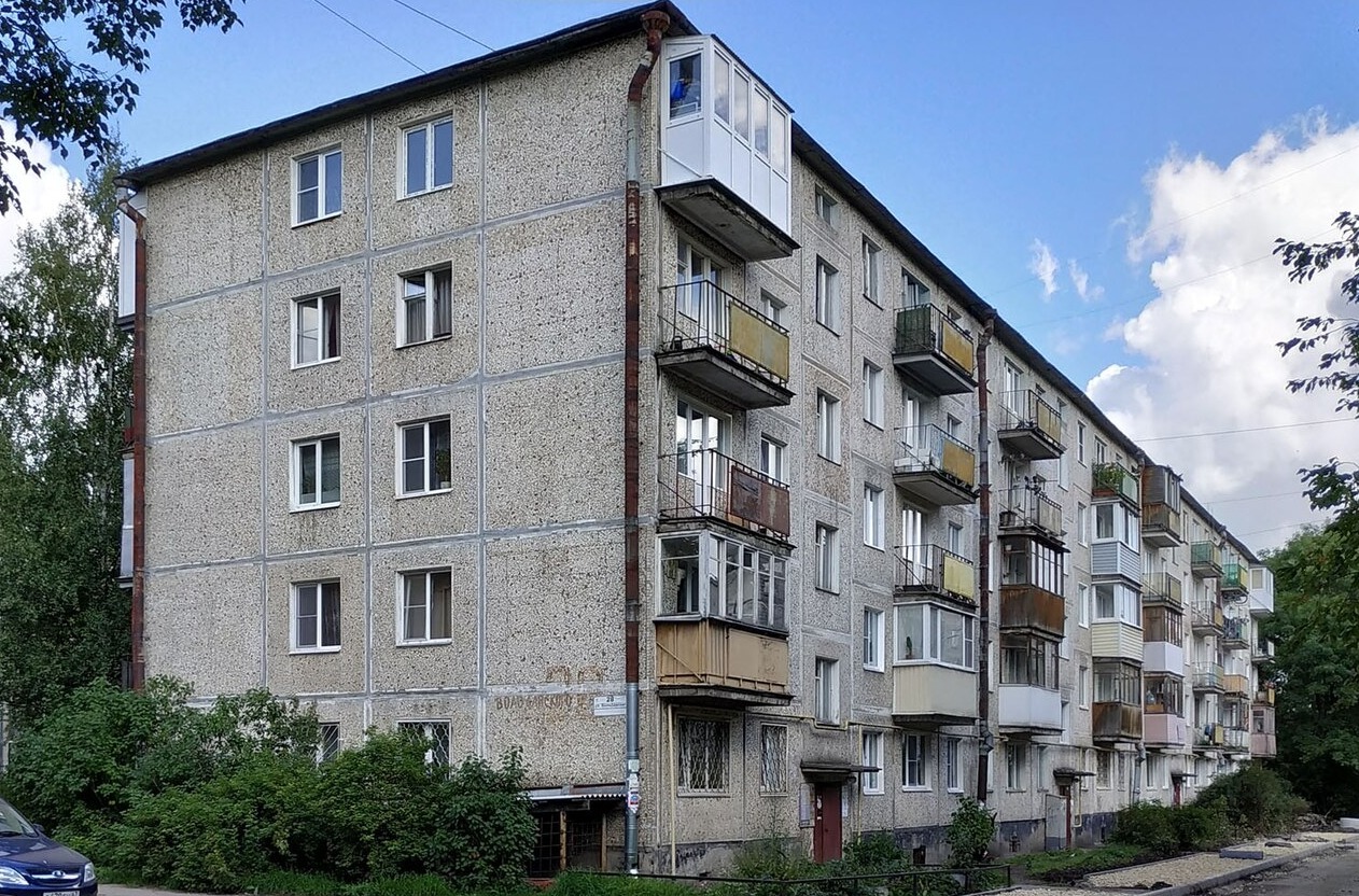 Почему выходные двери в домах СССР открывались внутрь