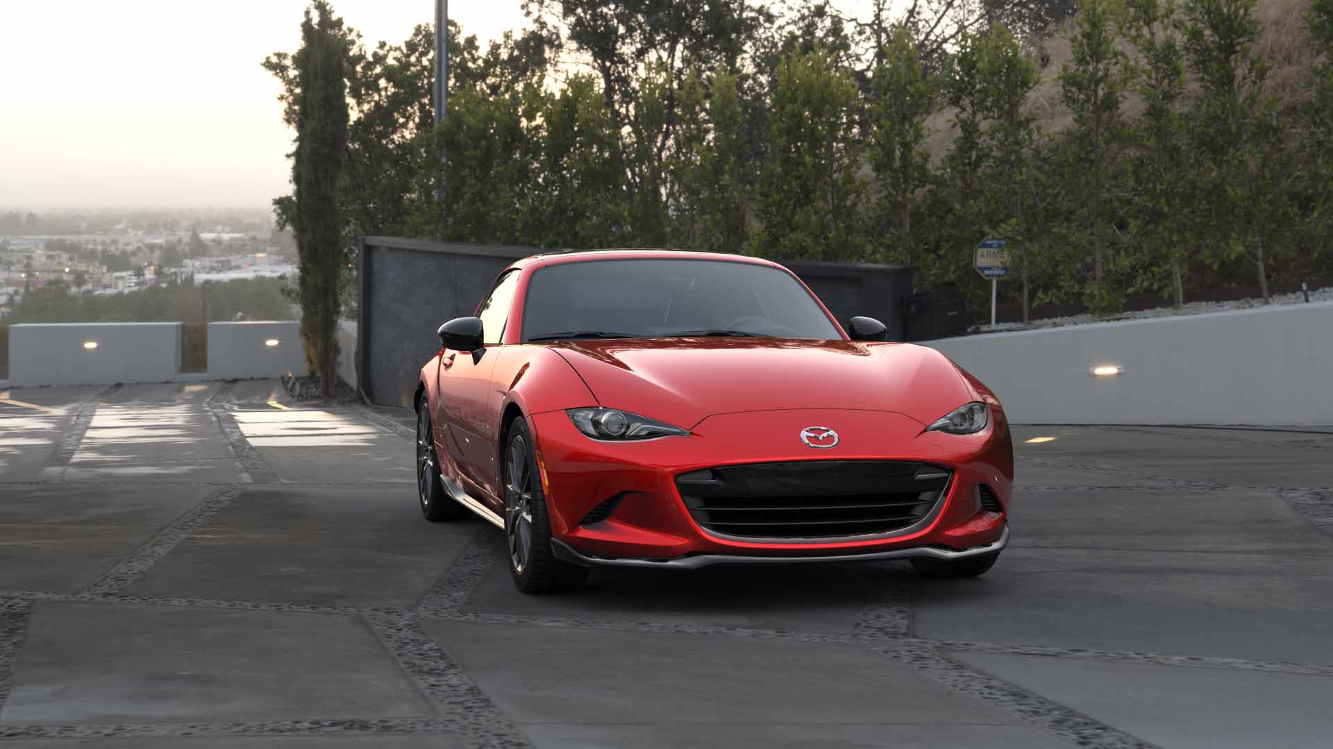 12 автомобилей, которые чаще всего оказываются тесными для высоких водителей. Mazda MX-5 Miata — одна из худших машин для высоких людей. Источник изображения: mazdausa.com. Фото.