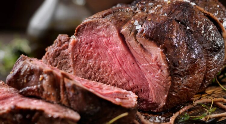 Почему темное мясо имеет более резкий вкус. Цвет мяса — уже подсказка: чем краснее, тем ярче и насыщеннее будет вкус. Источник изображения: popsci.com. Фото.