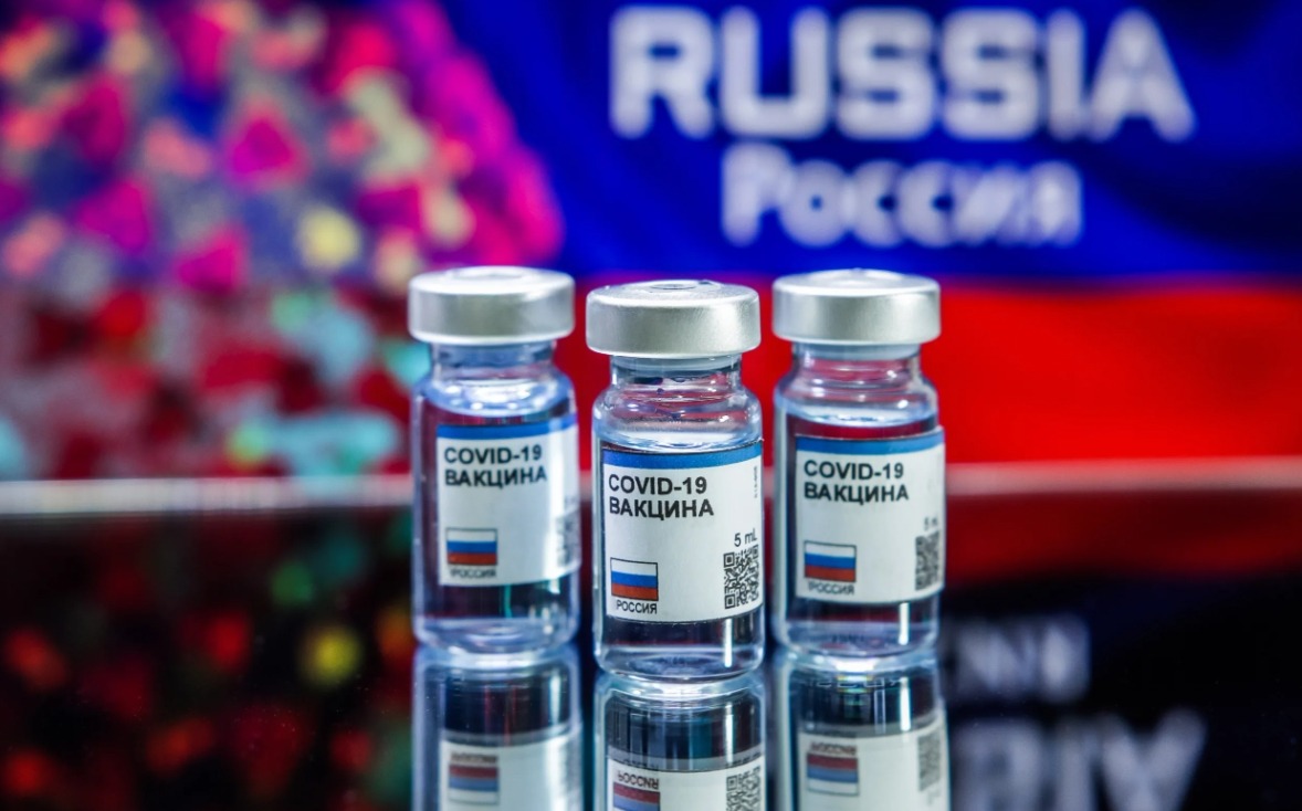 QR-коды во время пандемии в России. Вакцину от коронавируса нужно было делать два раза. Источник изображения: globallookpress.com. Фото.