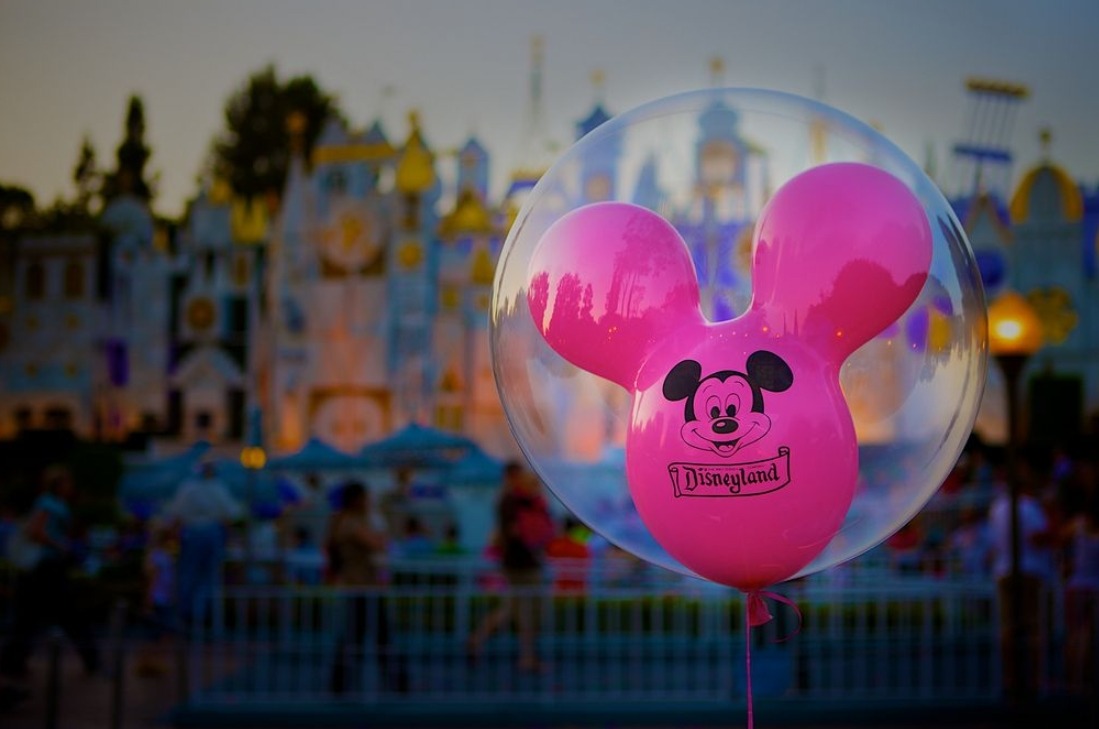 Что нельзя проносить в Диснейленд. Фирменный шарик Диснейленда. Источник изображения: reddit.com. Фото.