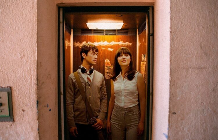 В лифте наш вес меняется на 7 килограммов. Знаете почему? С вашими поездками в лифте и работами Эйнштейна есть прямая связь. Кадр из фильма «500 дней лета». Фото.