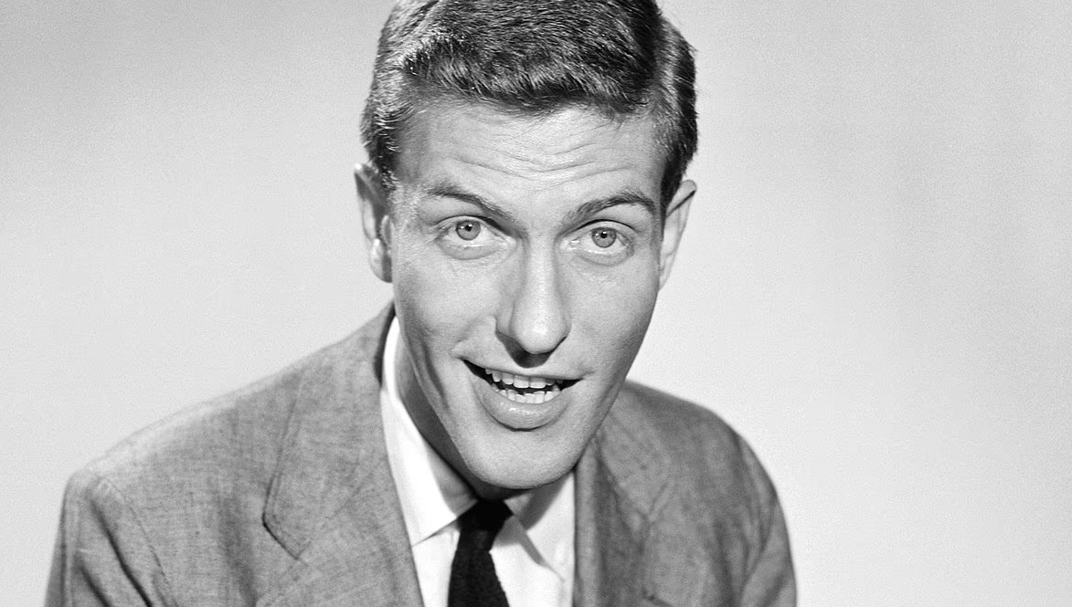 Почему позитивный настрой продлевает жизнь. Дик Ван Дайк в молодости. Источник изображения: dailymail.co.uk. Фото.