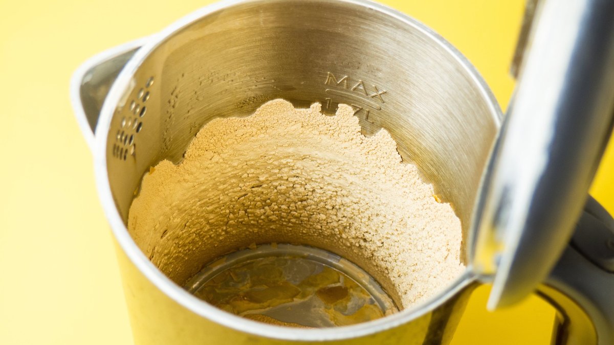 Почему в чайнике появляется накипь и вредна ли она для здоровья Почему в чайнике появляется накипь и вредна ли она для здоровья