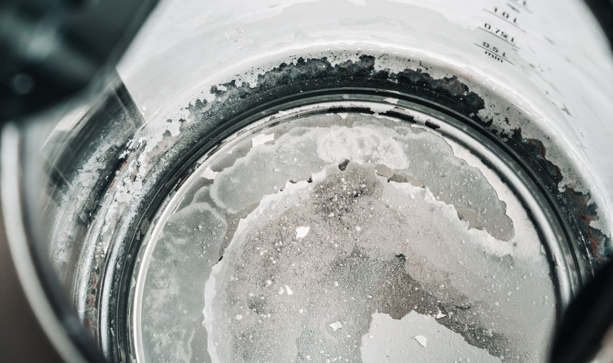 Почему в чайнике образуется накипь при кипячении воды. Накипь — это не показатель 